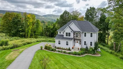 114 Stowe Dr, Beekman, NY 12570
