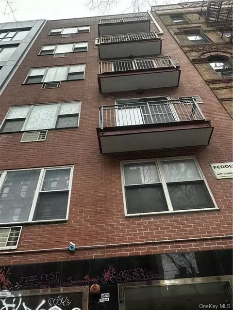 30 Rutgers St #2A, New York, NY 10002