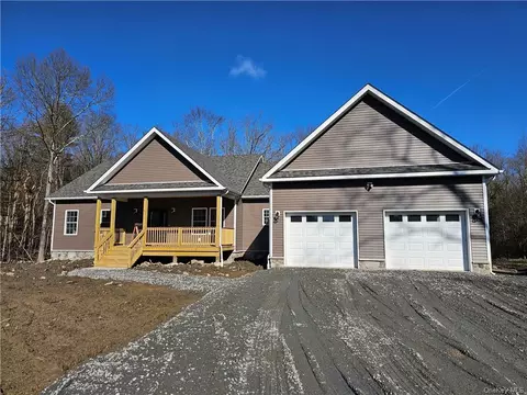 20 Nicaj Ct, Wallkill, NY 10941