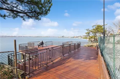 2528 120th St #3, Flushing, NY 11354