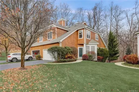 36 Wyldwood Dr, Greenburgh, NY 10591