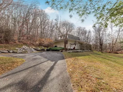 15 Annarock Dr, Somers, NY 10589
