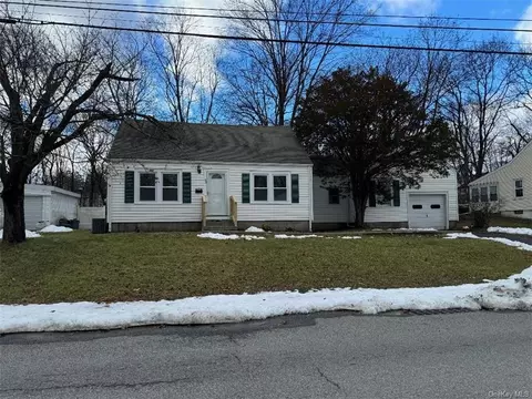 43 Seitz Ter, Poughkeepsie, NY 12603