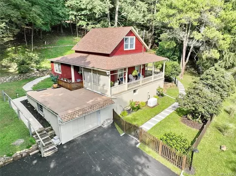 359 S Mountain Rd, Clarkstown, NY 10956