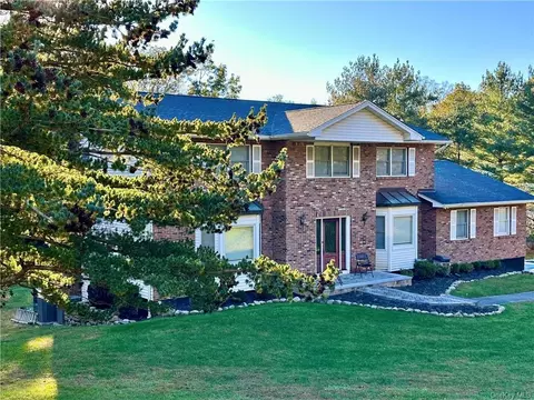 24 W Gate Rd, Ramapo, NY 10901