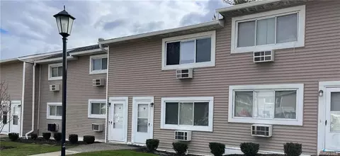 3 Fishkill Glen Dr #3E, Fishkill, NY 12524