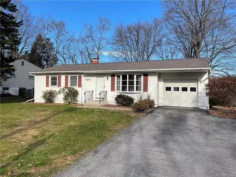 22 Cardinal Dr, Poughkeepsie, NY 12601
