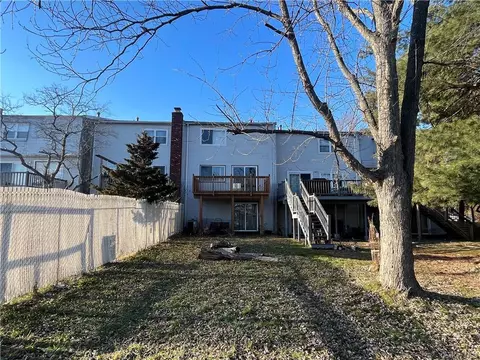 19 Red Barn Ln, Wallkill, NY 10940