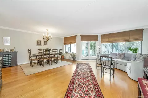 100 High Point Dr #207, Greenburgh, NY 10530