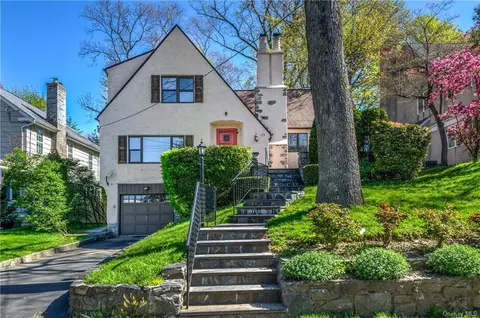 17 Nassau Rd, Larchmont, NY 10538
