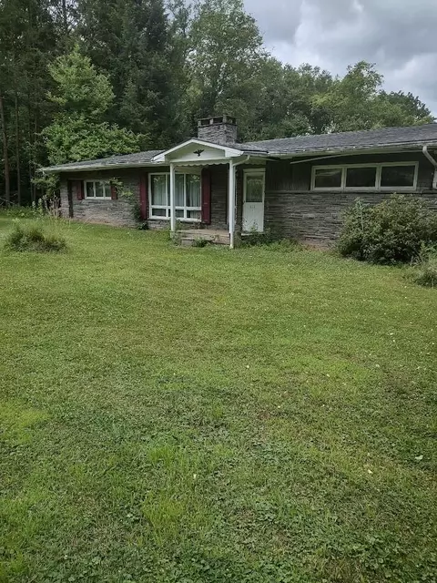 413 Pennsylvania Ave, Hancock, NY 13783