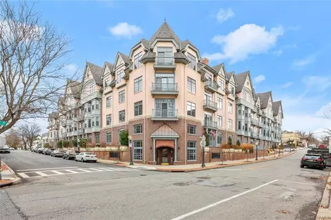 55 1st St #109, Pelham, NY 10803