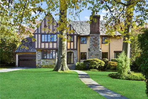 116 Carleon Ave, Larchmont, NY 10538