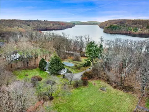 74 Lake Rd, Katonah, NY 10536