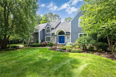 10 Random Farms Cir, New Castle, NY 10514