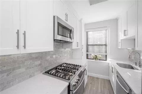 196 Garth Rd #4H, Scarsdale, NY 10583