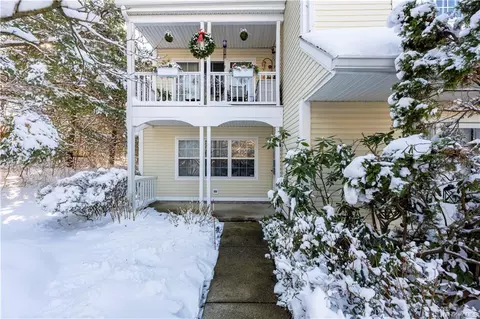 54 Durham Ct, Fishkill, NY 12524