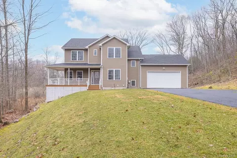 11 Brayfield Ct, Stony Point, NY 10980