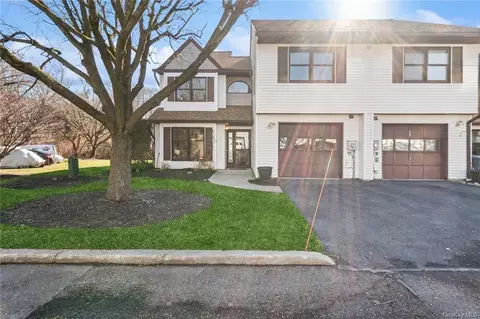 22 Trevor Lake Dr, Clarkstown, NY 10920