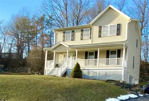 6 Walnut Ln, Middletown, NY 10940