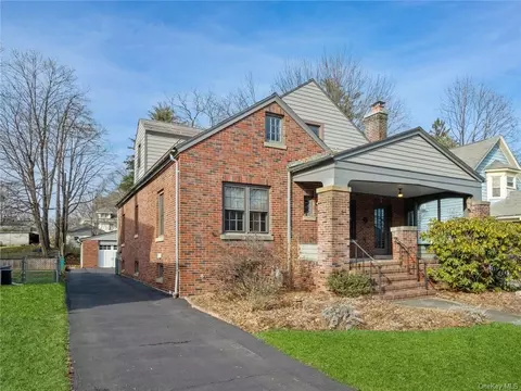 6 S Randolph Ave, Poughkeepsie, NY 12601
