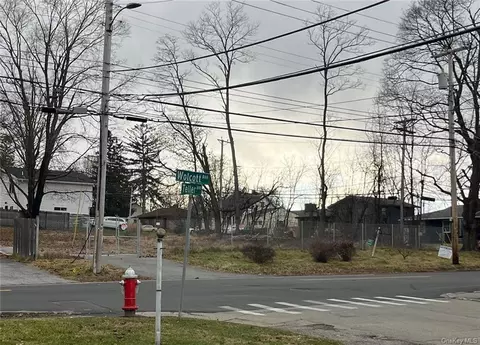 925 Wolcott Ave, Beacon, NY 12508