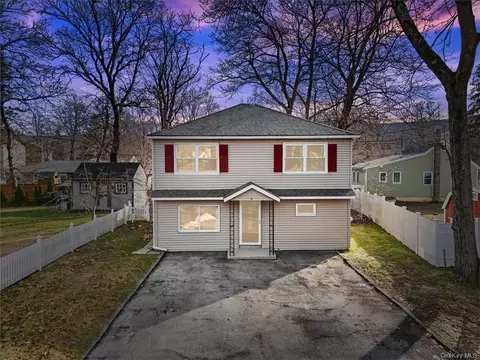 8 Wilson St, Greenwood Lake, NY 10925