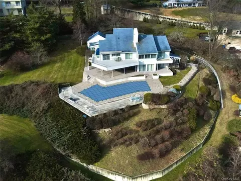 14 White Sails Dr, Newburgh, NY 12550