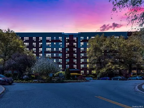 7 Balint Dr #126, Yonkers, NY 10710