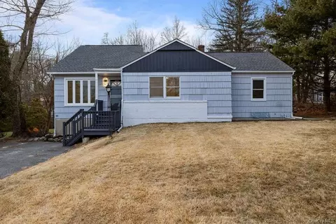 38 Mid Oaks St, Monroe, NY 10950