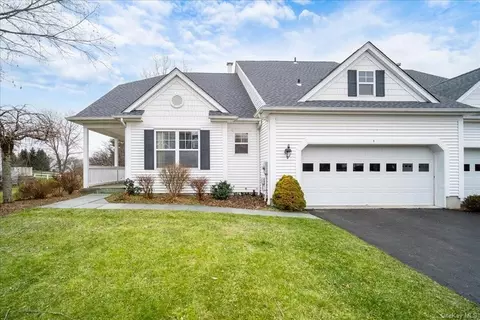 8 Equestrian Way, Beekman, NY 12570
