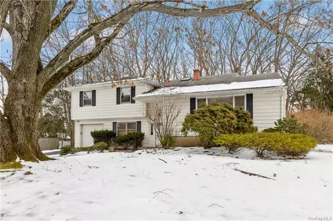 36 Johnsons Ln, Clarkstown, NY 10956