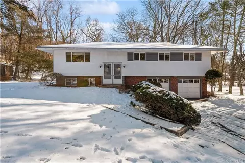 40 N Southgate Dr, Ramapo, NY 10977