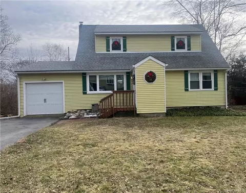 13 Pawtuxet Ave, Monroe, NY 10950