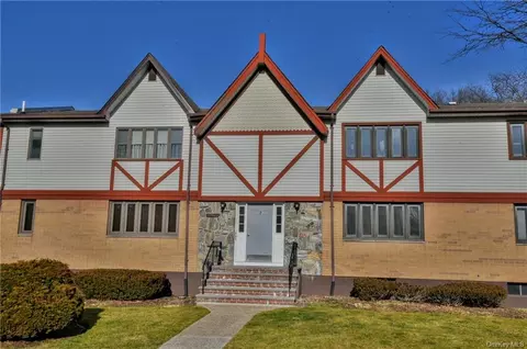 2 Somerset Dr, Ramapo, NY 10901