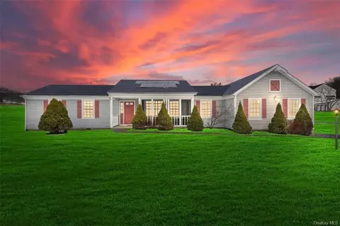 1 Diamond Ct, New Windsor, NY 12553