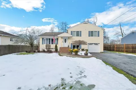 4 Wantaugh Ave, Poughkeepsie, NY 12603