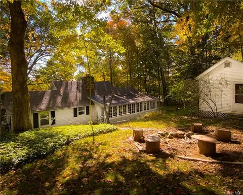1140 Barrett Cir W, Kent, NY 10512