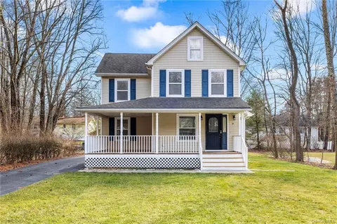 41 Orchard St, Mount Hope, NY 10963