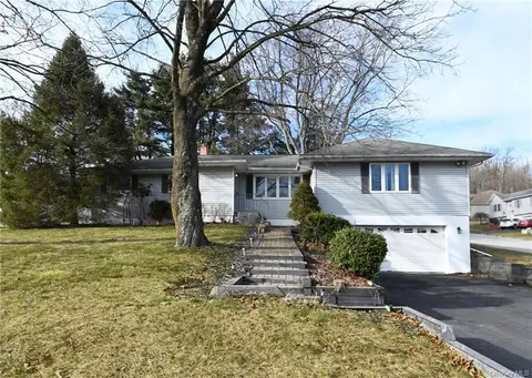 9 Valley View Cir, Warwick, NY 10990