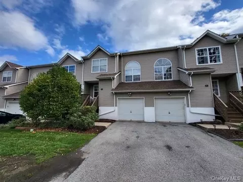 705 Driftwood Ln, New Windsor, NY 12553