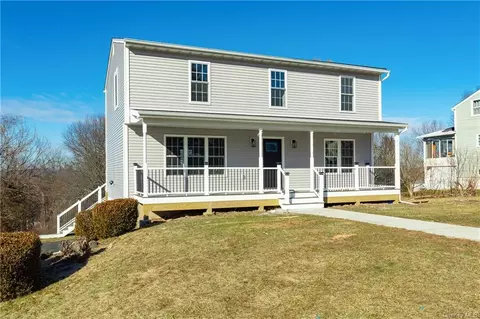 21 Macintosh Ln, Wappinger, NY 12590