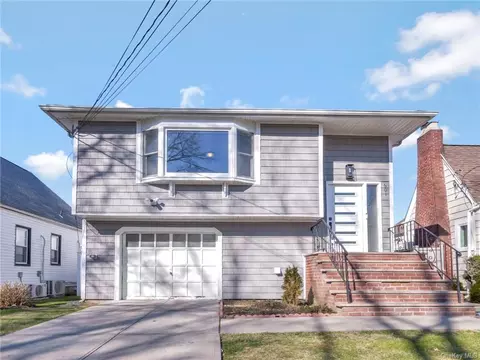 601 Stowe Ave, Baldwin, NY 11510