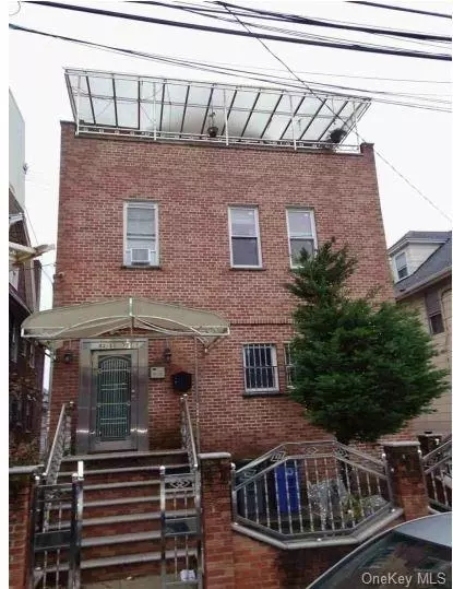 4255 77th St, New York, NY 11373