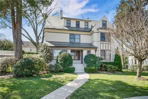 23 Maplewood St, Larchmont, NY 10538