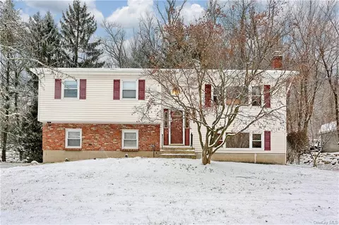 8 Wallace Dr, Ramapo, NY 10977