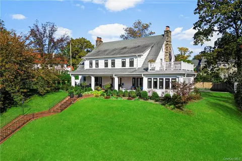 400 Pelham Manor Rd, Pelham, NY 10803