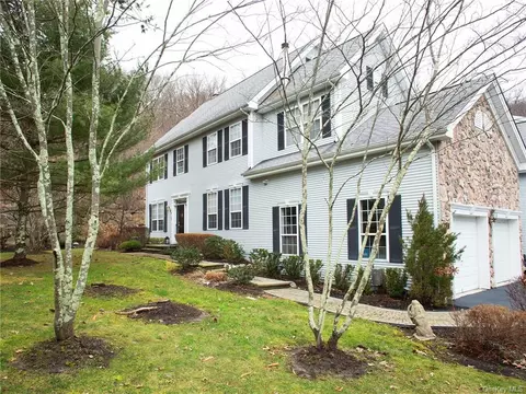 253 Woodlands Dr, Tuxedo, NY 10987