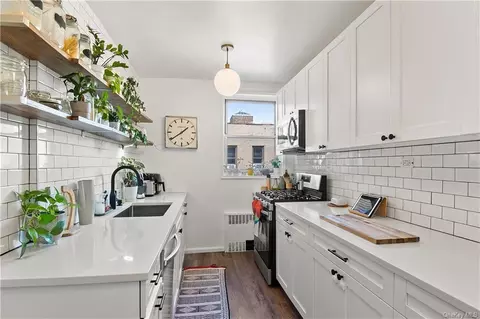 2107 Wallace Ave #6B, Bronx, NY 10462