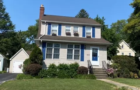 425 Wolfs Ln, Pelham, NY 10803